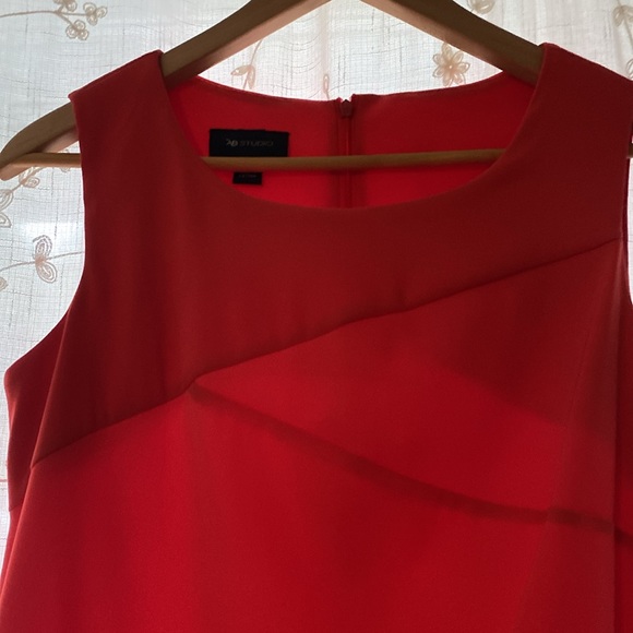 Orangey Red sheath dress with flattering cut - Picture 2 of 6